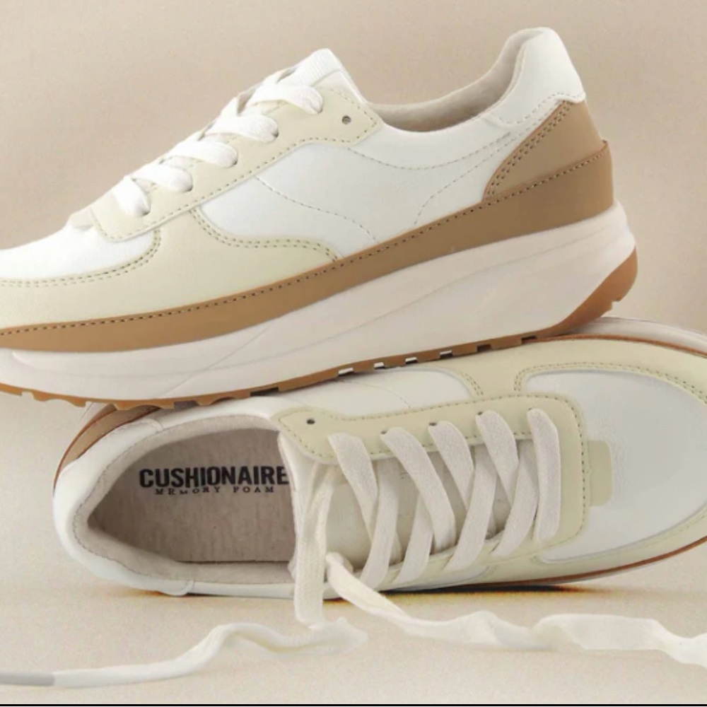 CUSHIONAIRE Women's White and Tan Sneakers